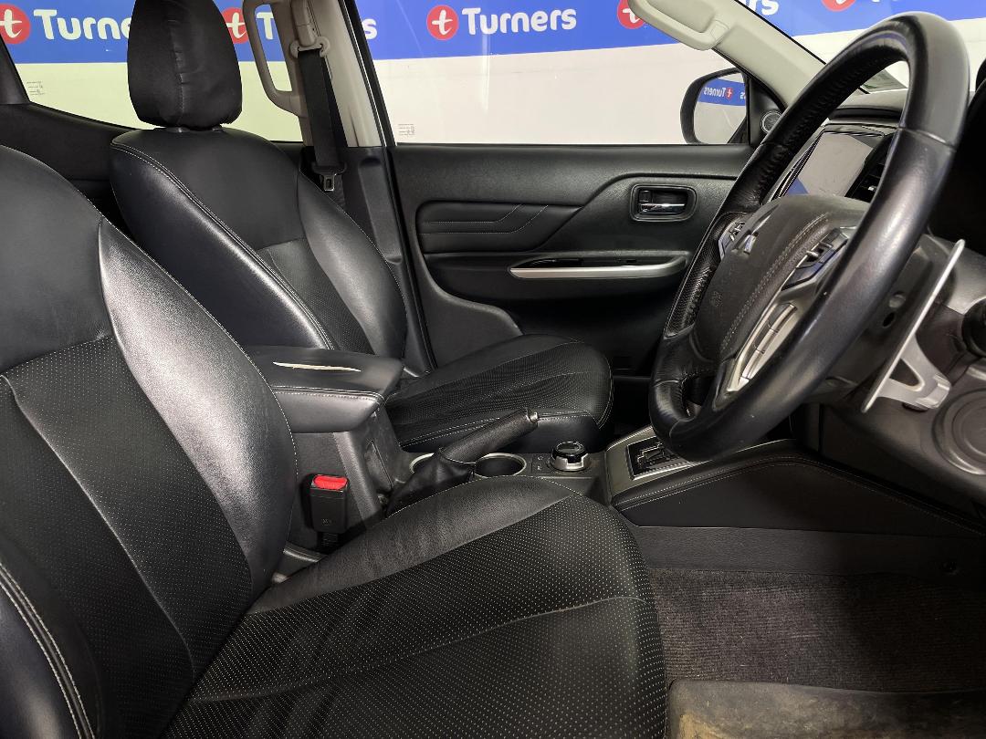 Photo '16' of Mitsubishi Triton