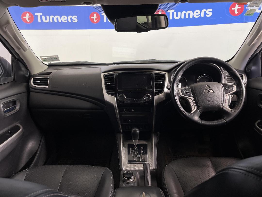 Photo '17' of Mitsubishi Triton