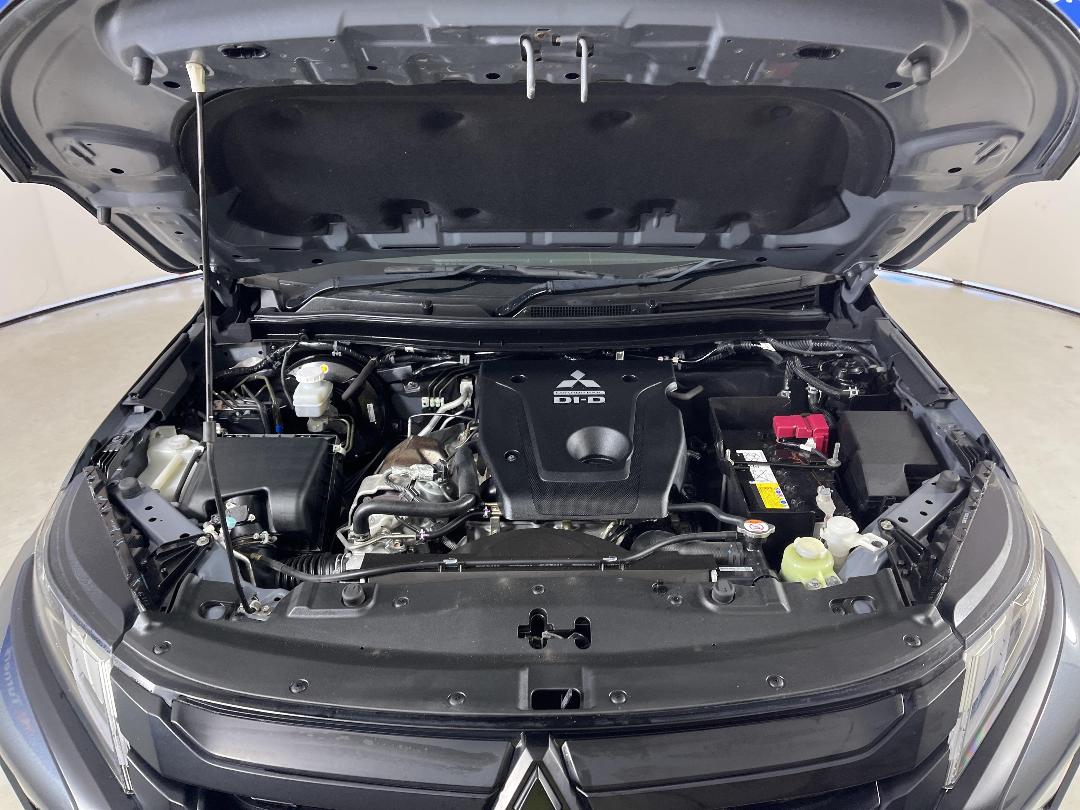 Photo '13' of Mitsubishi Triton