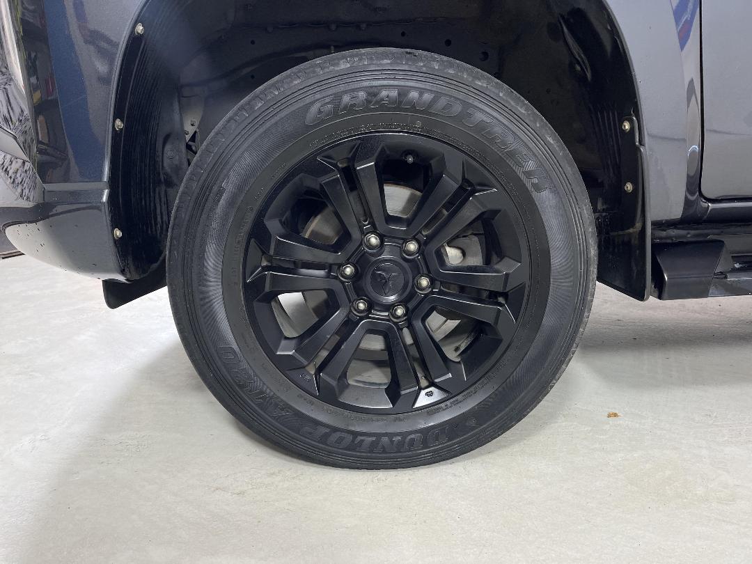 Photo '10' of Mitsubishi Triton