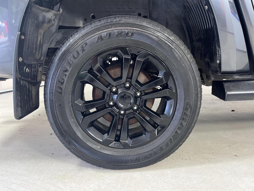 Photo '12' of Mitsubishi Triton