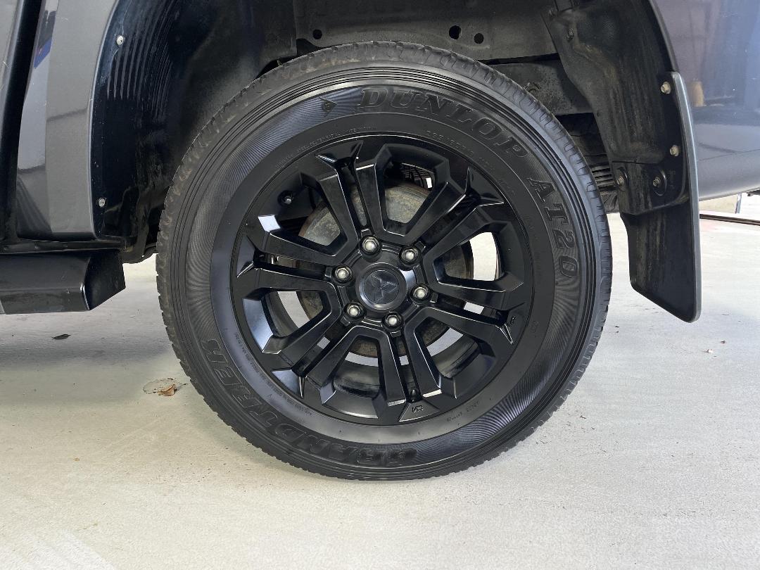 Photo '11' of Mitsubishi Triton