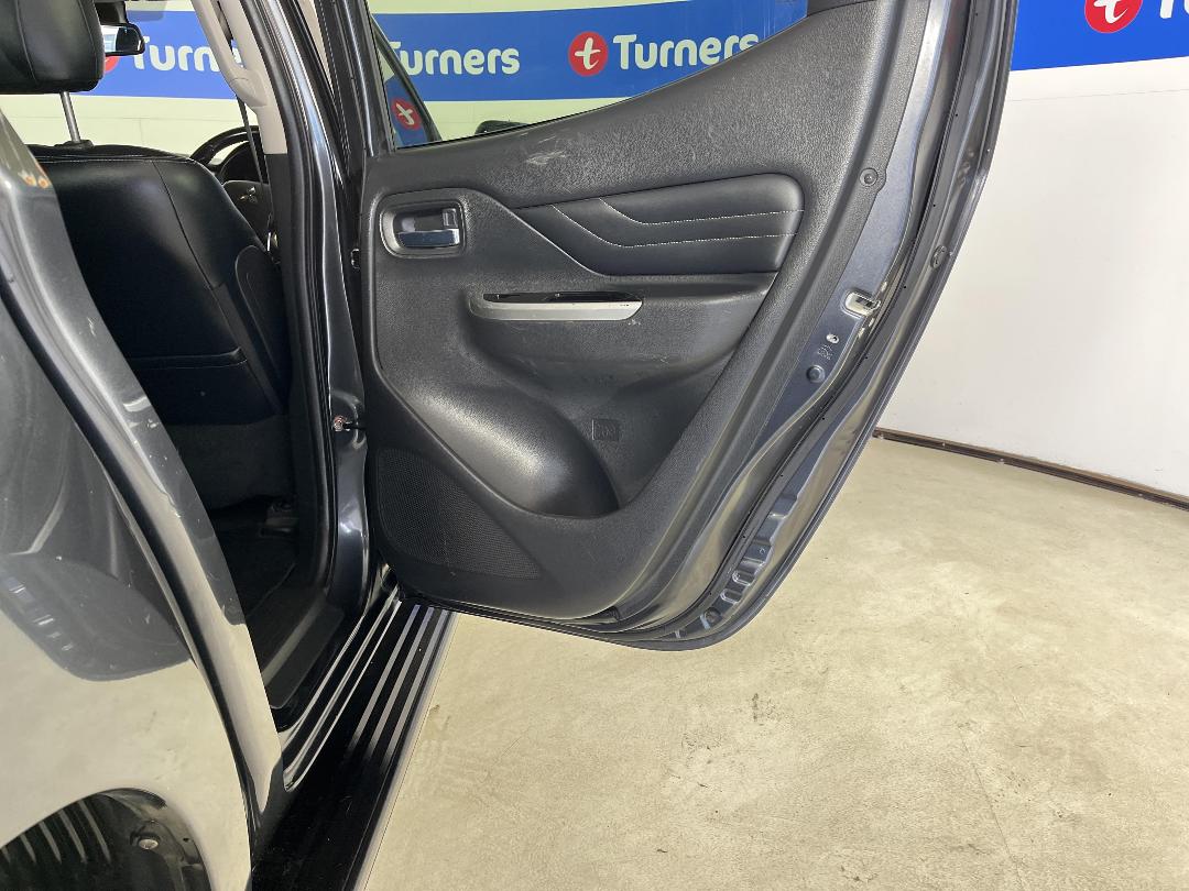 Photo '19' of Mitsubishi Triton