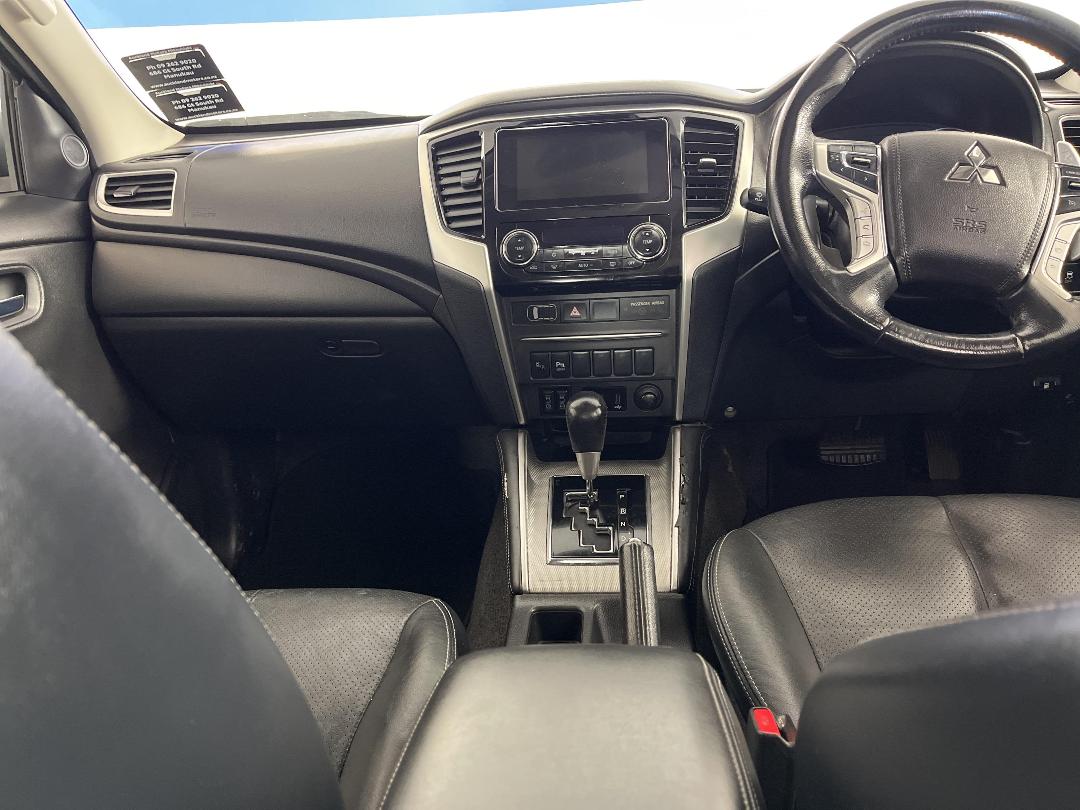 Photo '18' of Mitsubishi Triton