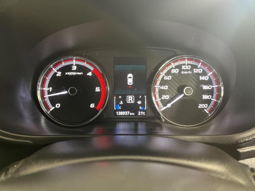 Photo '26' of Mitsubishi Triton