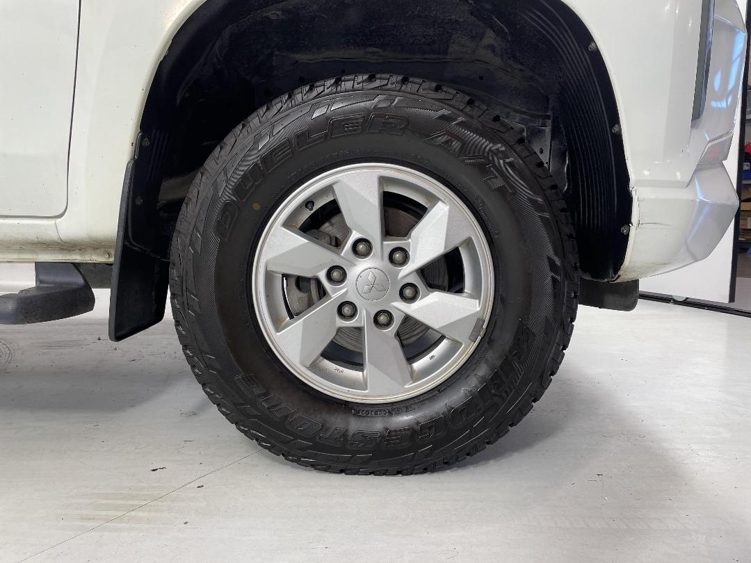 Photo '9' of Mitsubishi Triton