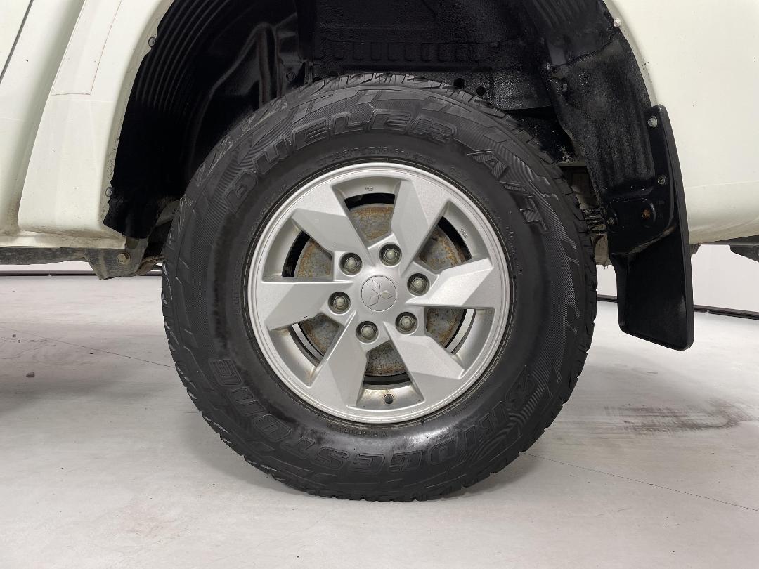 Photo '11' of Mitsubishi Triton