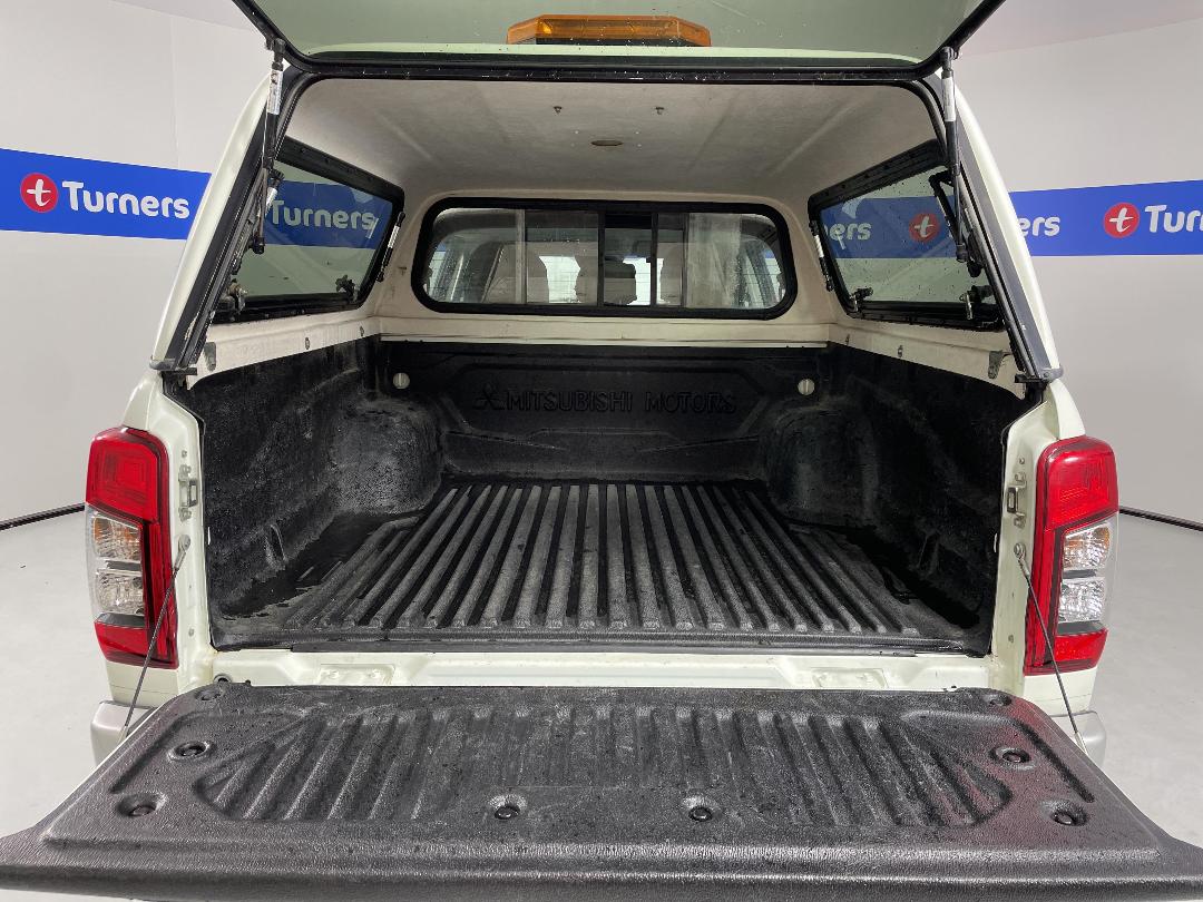 Photo '14' of Mitsubishi Triton