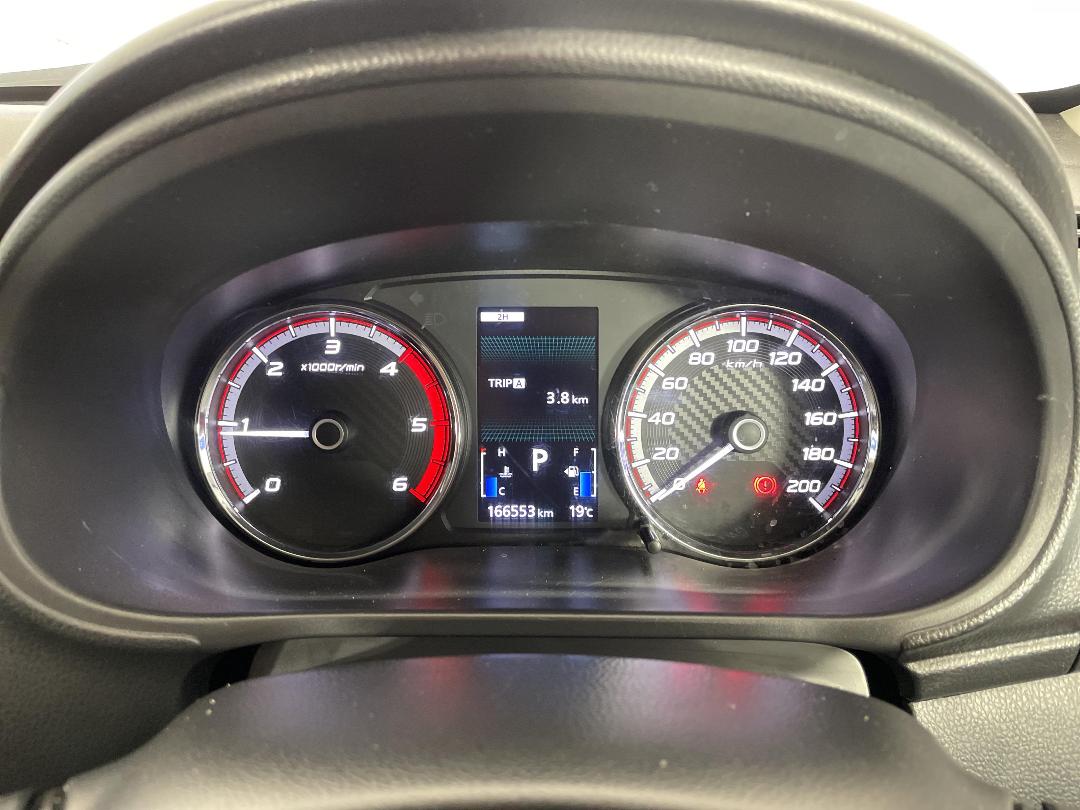 Photo '21' of Mitsubishi Triton