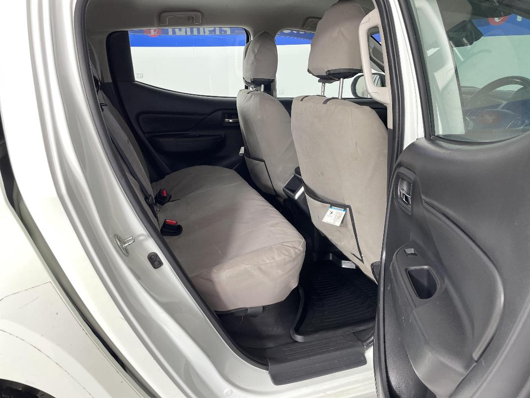 Photo '20' of Mitsubishi Triton