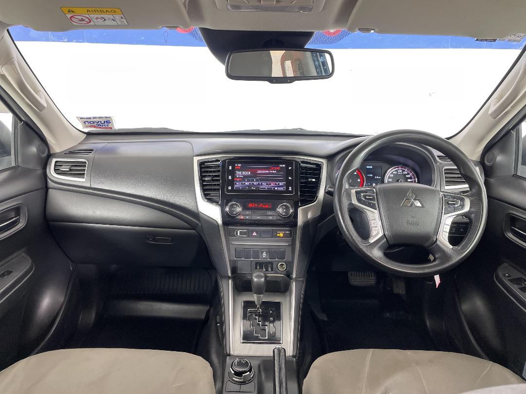 Photo '17' of Mitsubishi Triton