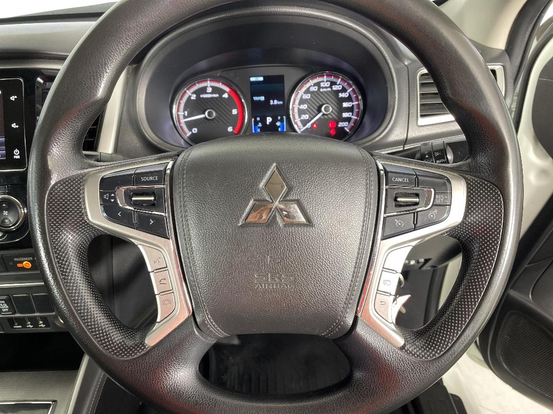 Photo '23' of Mitsubishi Triton