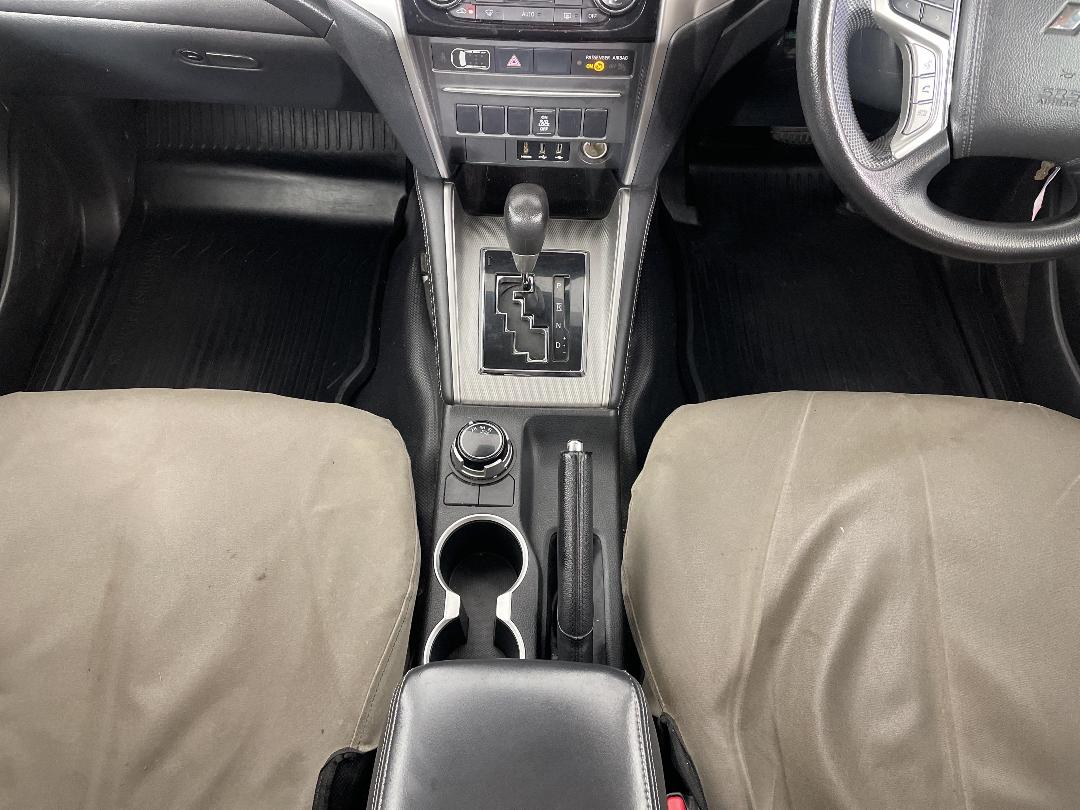 Photo '18' of Mitsubishi Triton