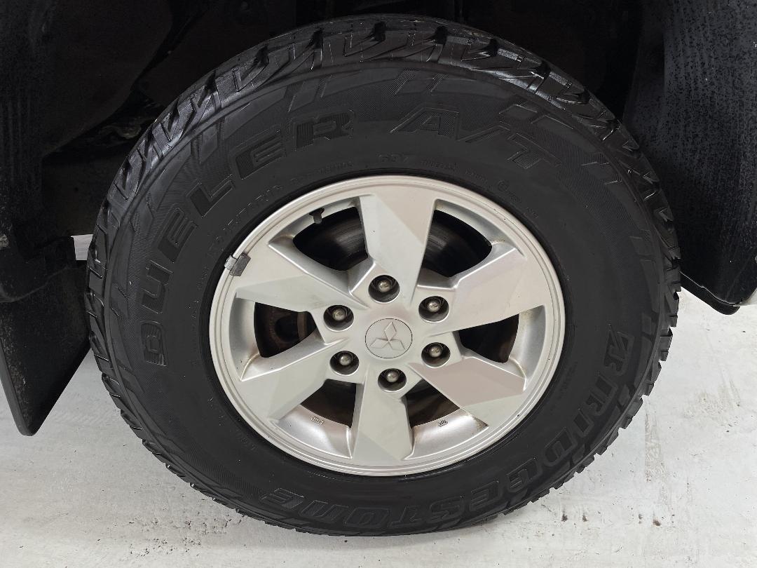 Photo '9' of Mitsubishi Triton