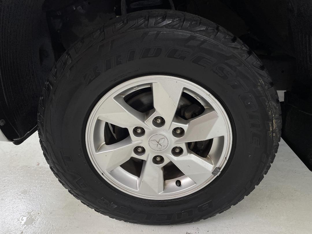 Photo '10' of Mitsubishi Triton