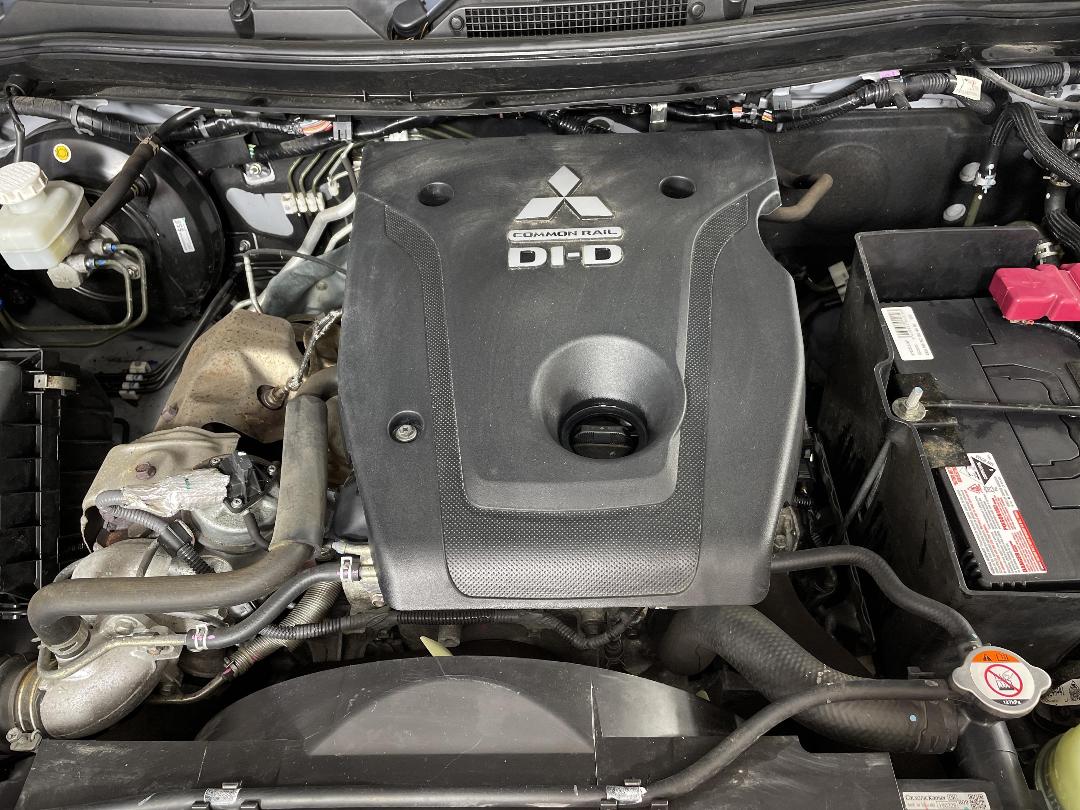 Photo '13' of Mitsubishi Triton