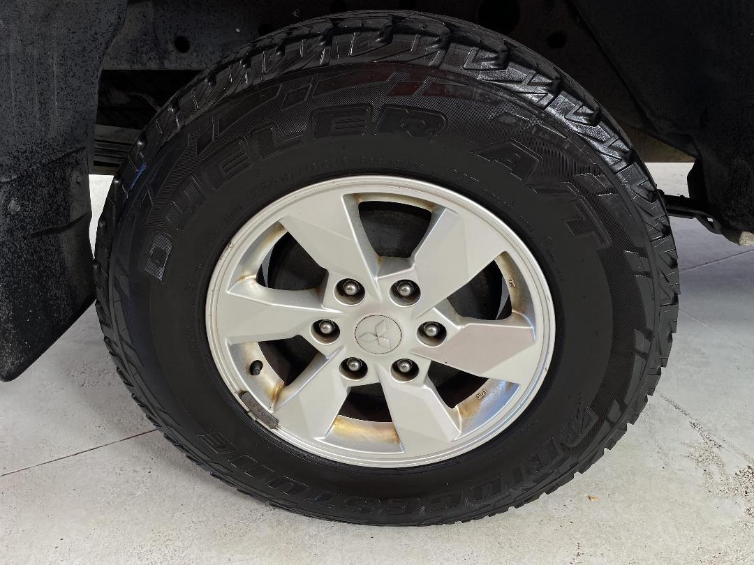 Photo '12' of Mitsubishi Triton