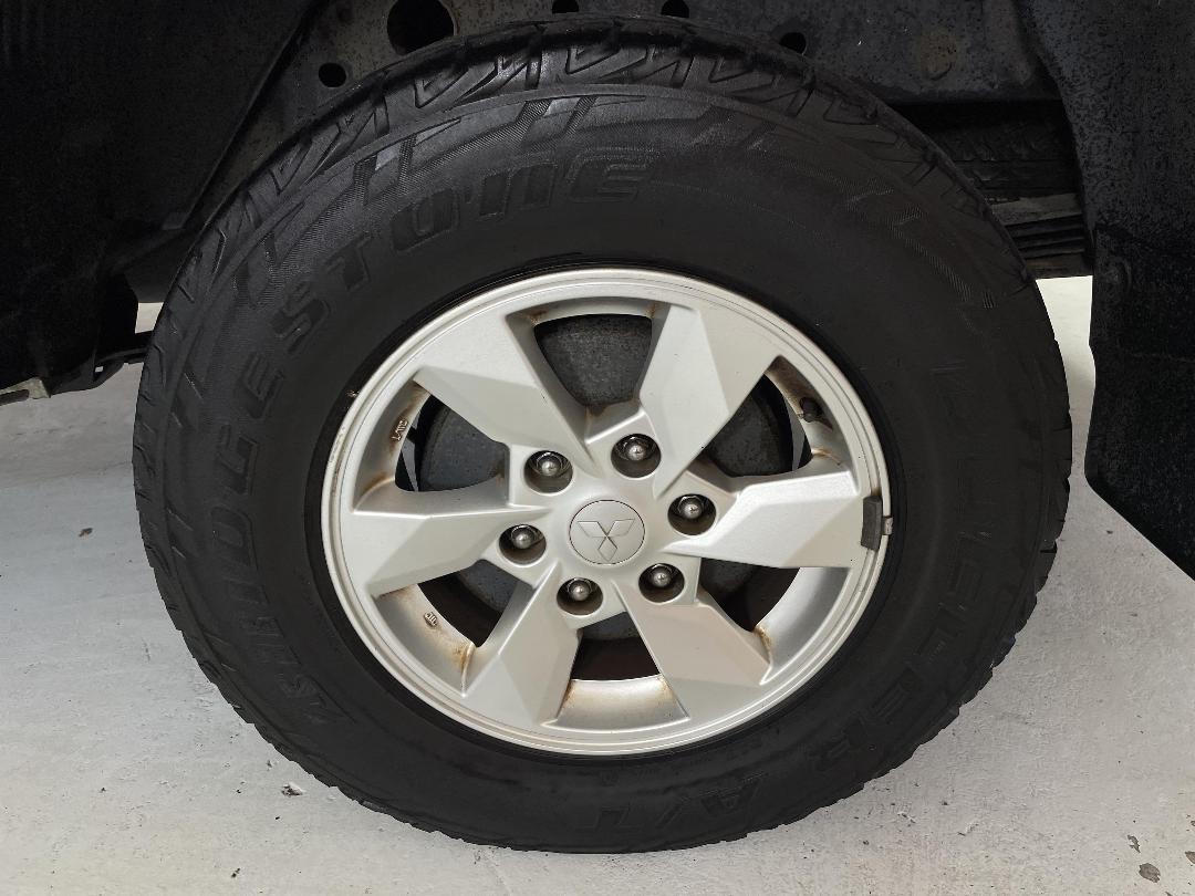 Photo '11' of Mitsubishi Triton