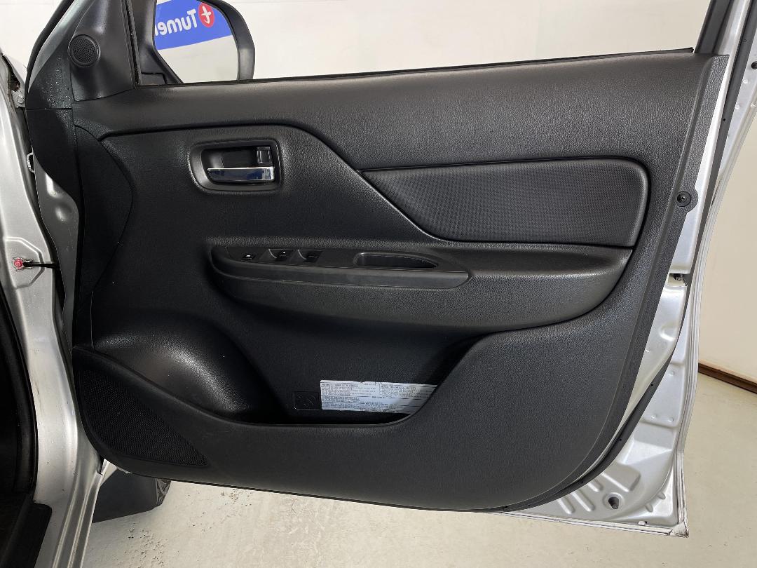 Photo '15' of Mitsubishi Triton