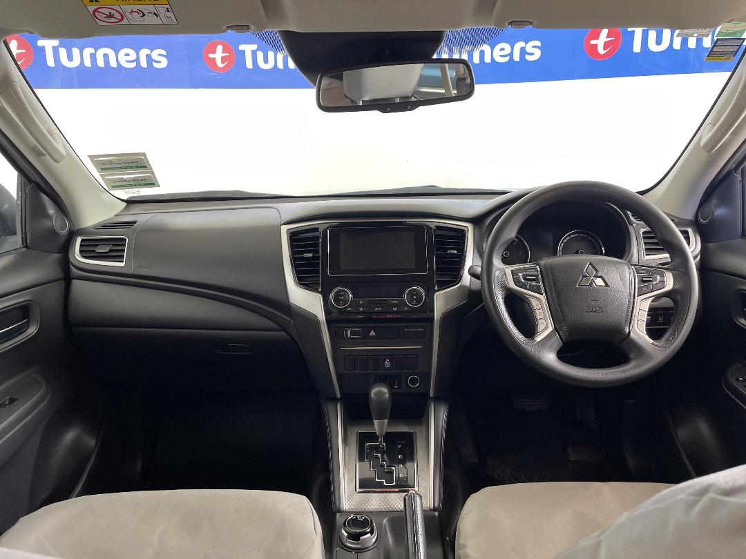 Photo '17' of Mitsubishi Triton