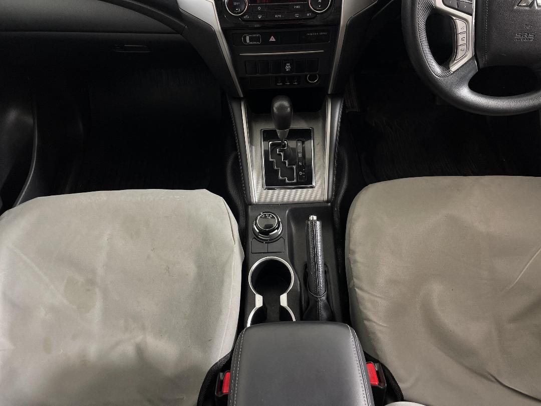 Photo '18' of Mitsubishi Triton