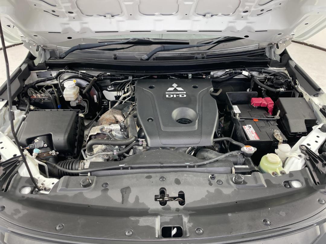 Photo '13' of Mitsubishi Triton