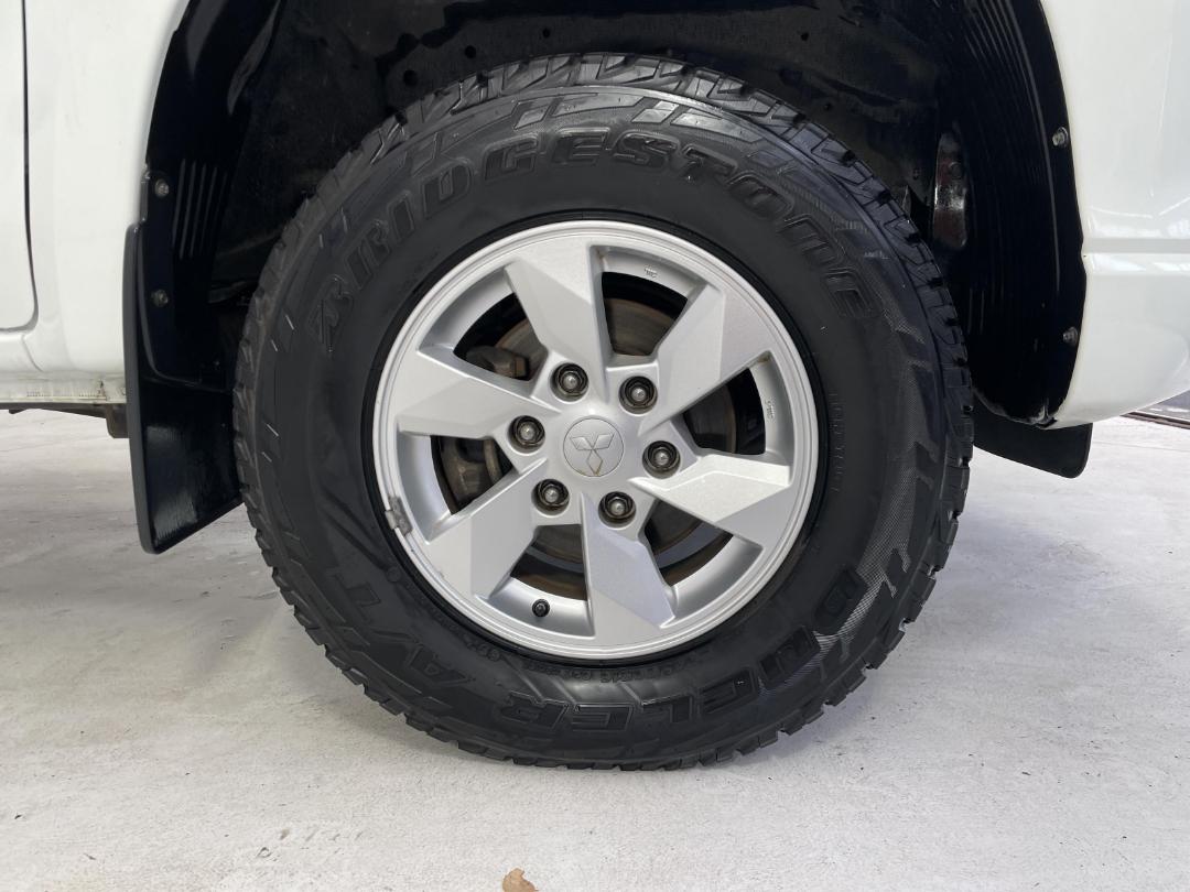 Photo '9' of Mitsubishi Triton