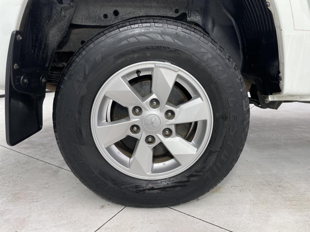 Photo '12' of Mitsubishi Triton