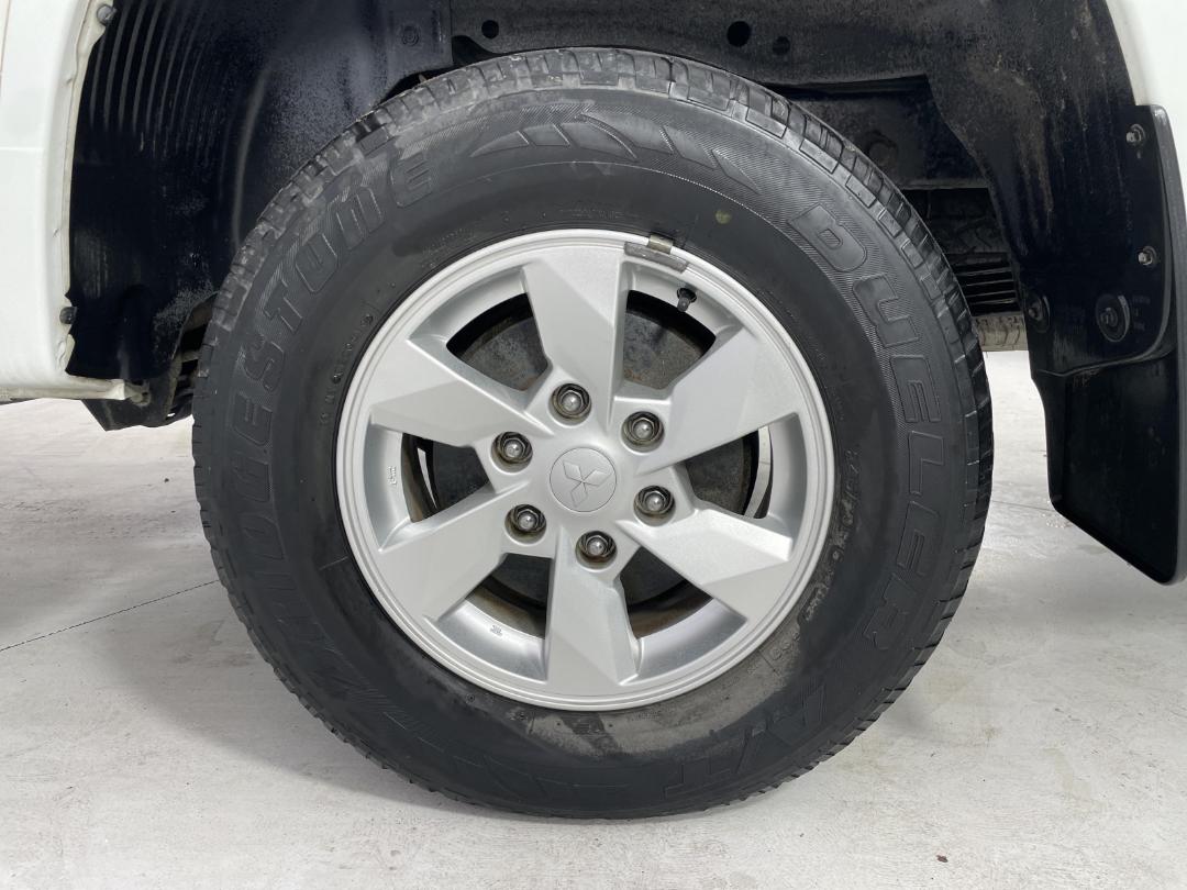 Photo '11' of Mitsubishi Triton