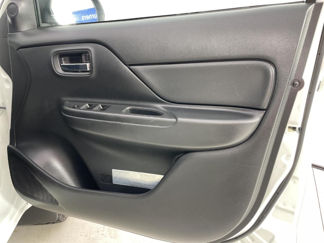 Photo '15' of Mitsubishi Triton