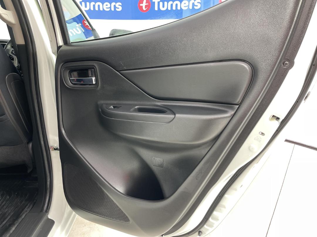 Photo '19' of Mitsubishi Triton