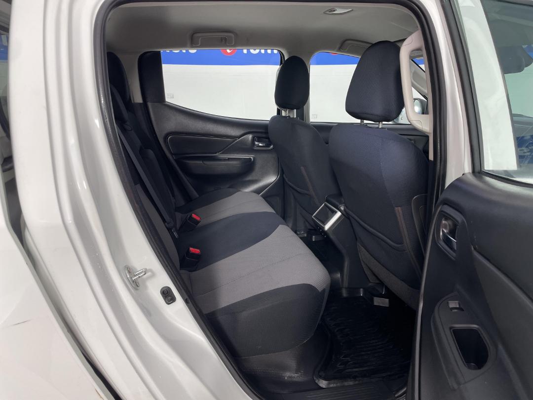 Photo '20' of Mitsubishi Triton