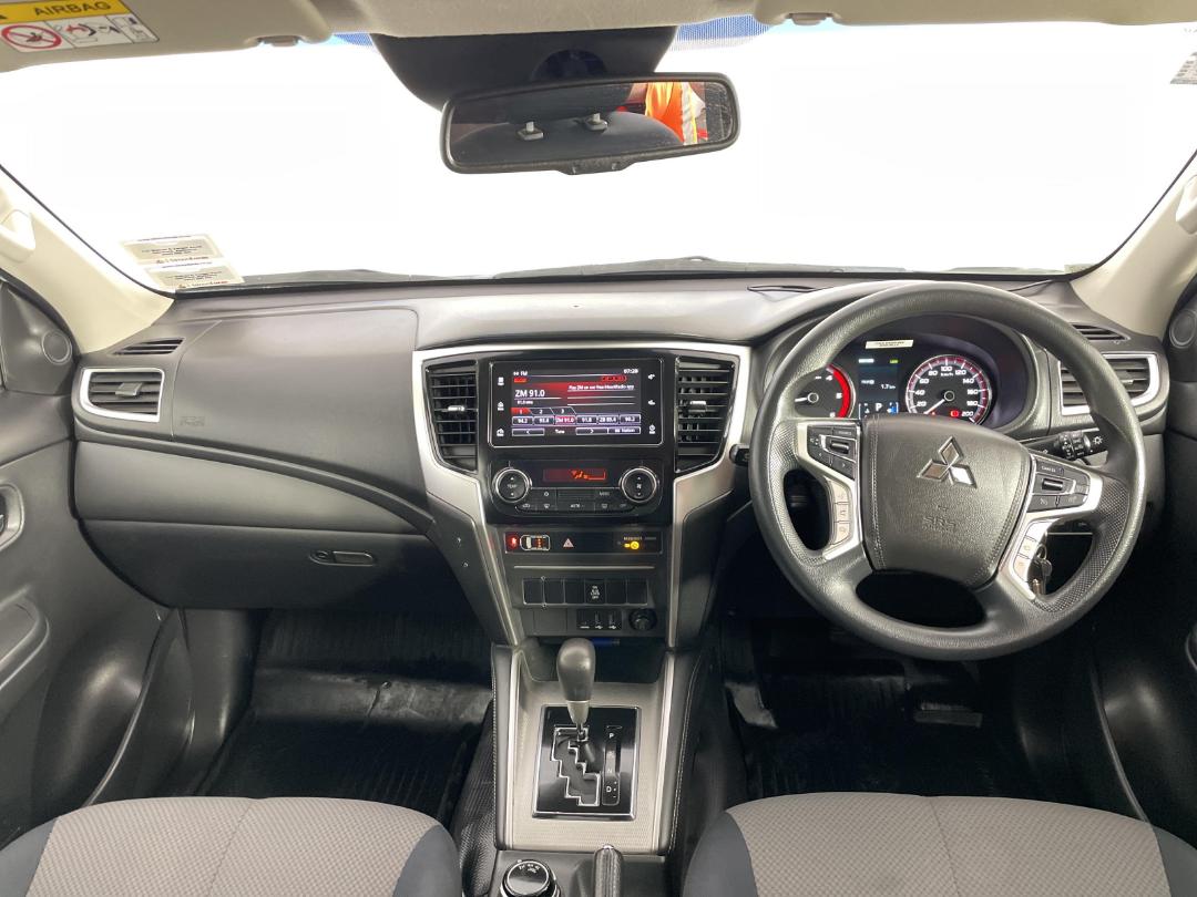 Photo '17' of Mitsubishi Triton