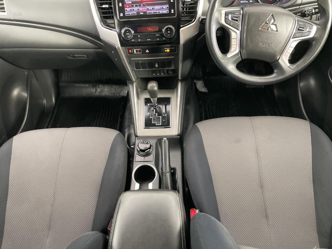 Photo '18' of Mitsubishi Triton