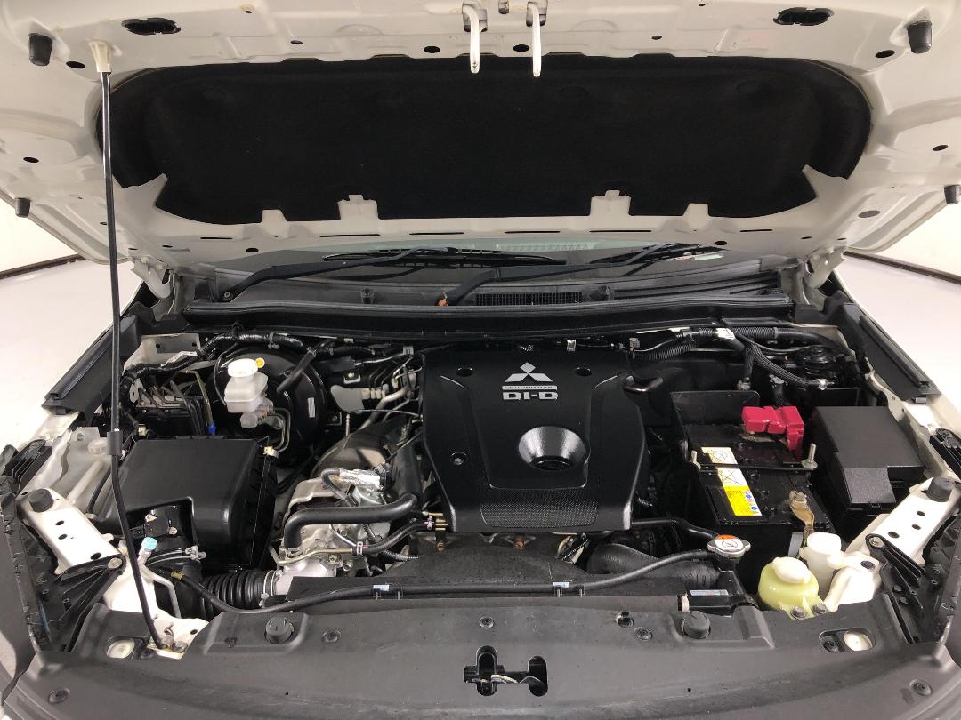 Photo '13' of Mitsubishi Triton