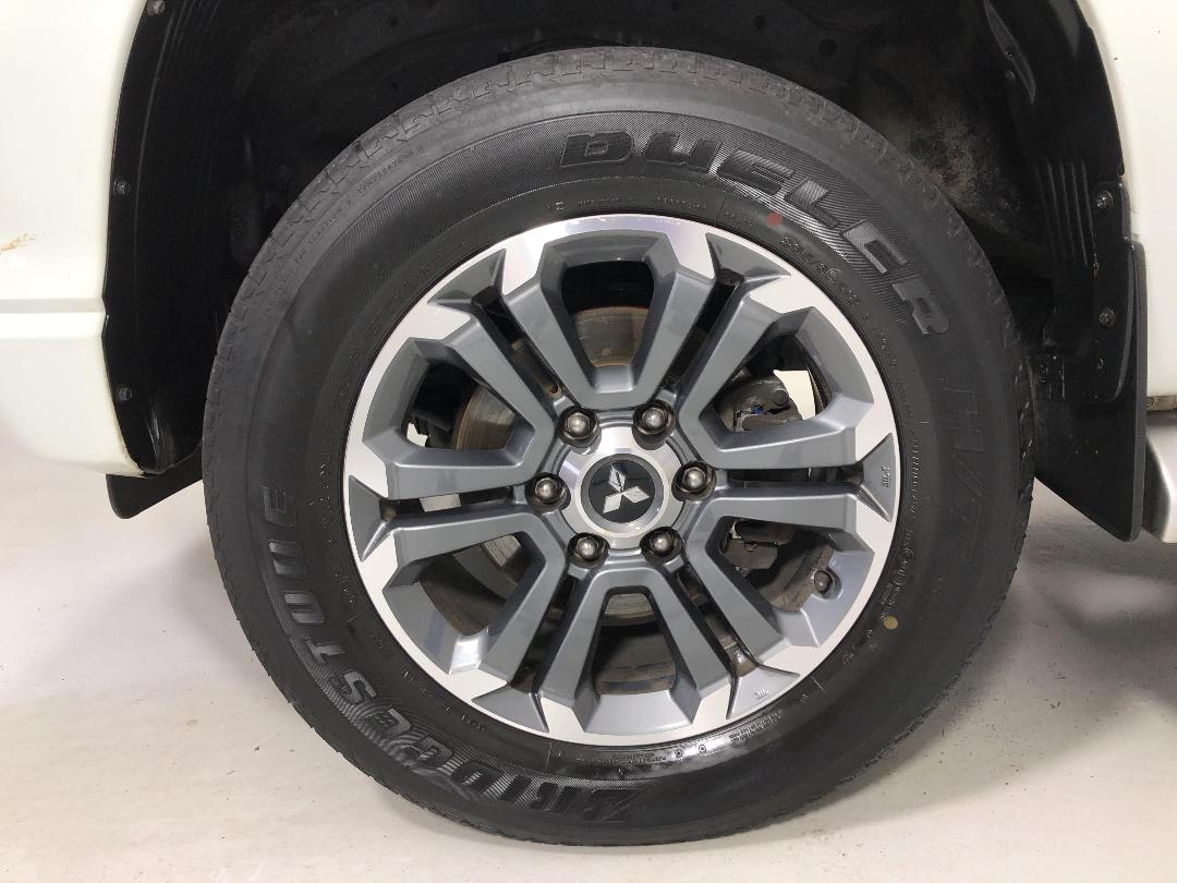 Photo '10' of Mitsubishi Triton