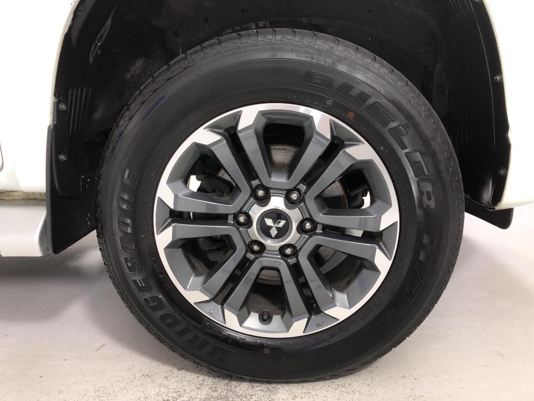 Photo '9' of Mitsubishi Triton