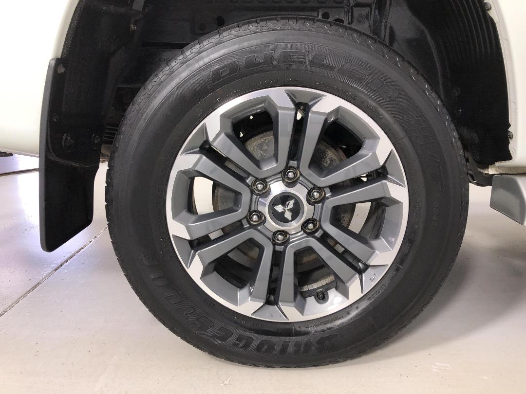 Photo '12' of Mitsubishi Triton