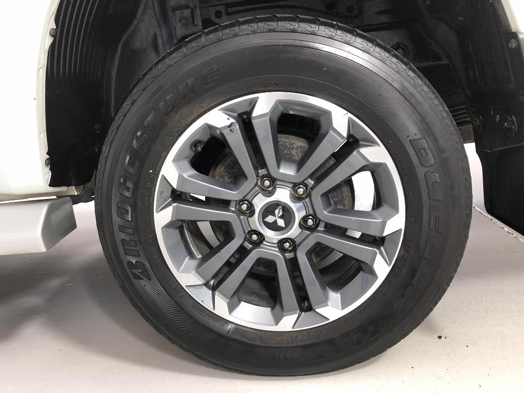 Photo '11' of Mitsubishi Triton