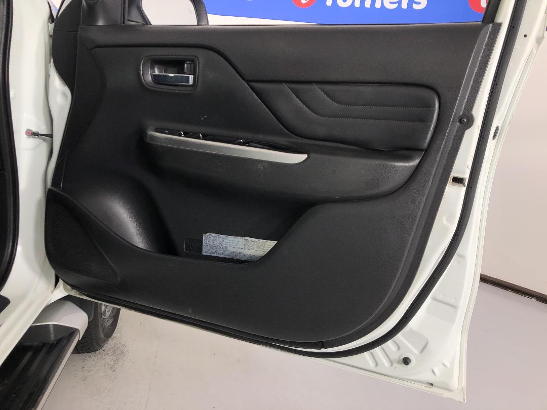 Photo '15' of Mitsubishi Triton