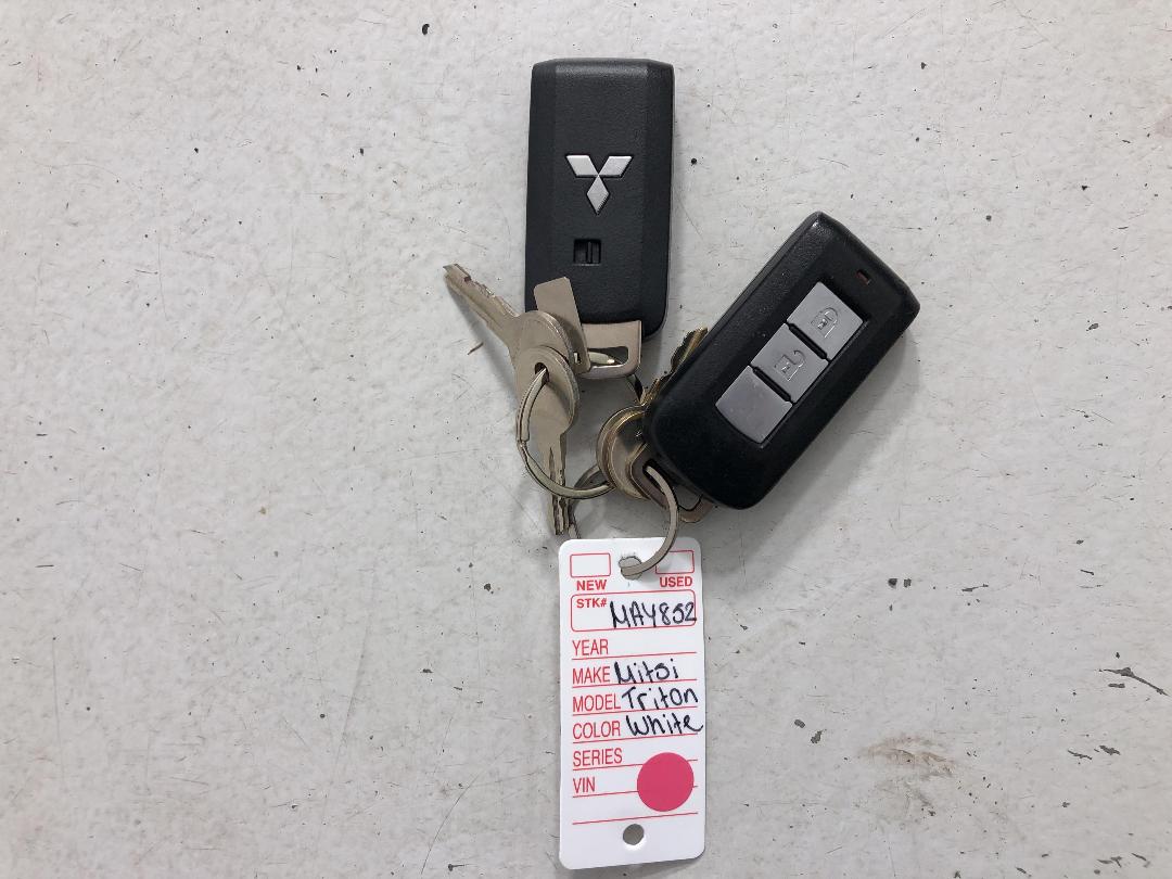 Photo '22' of Mitsubishi Triton