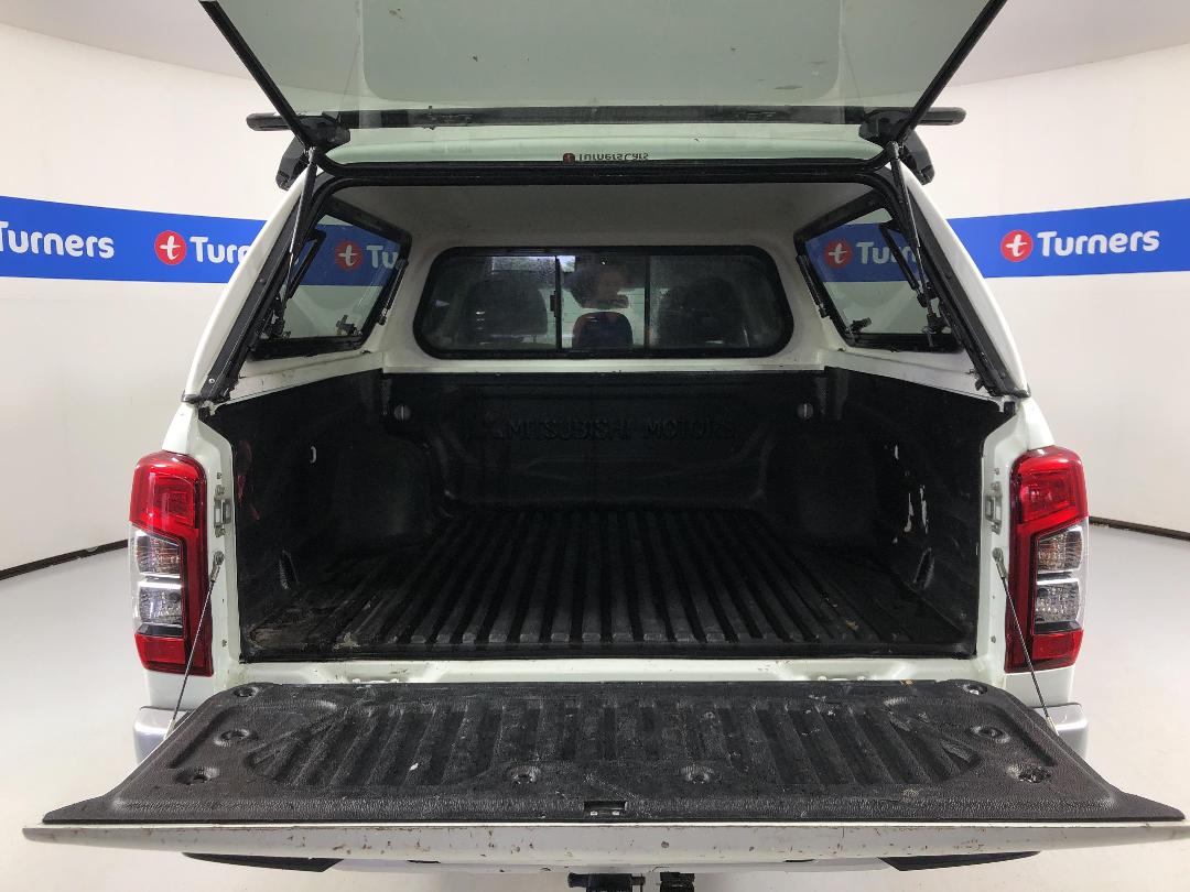 Photo '14' of Mitsubishi Triton