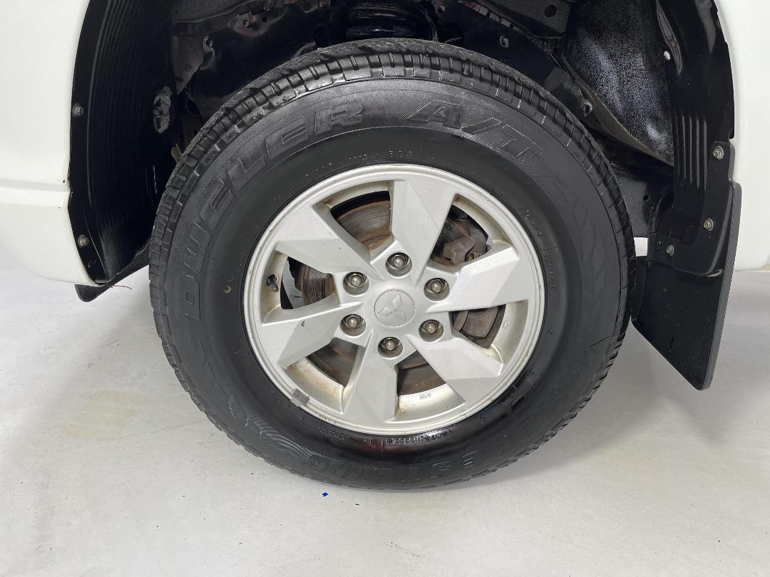 Photo '10' of Mitsubishi Triton