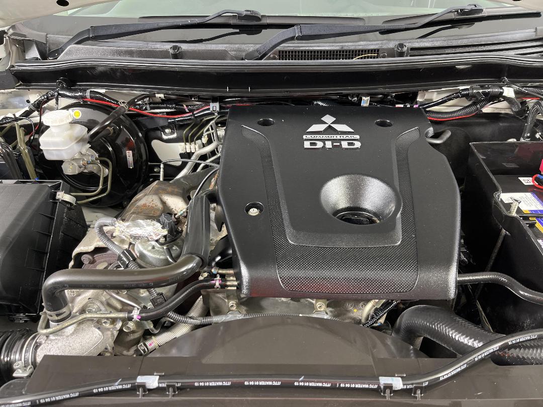 Photo '13' of Mitsubishi Triton