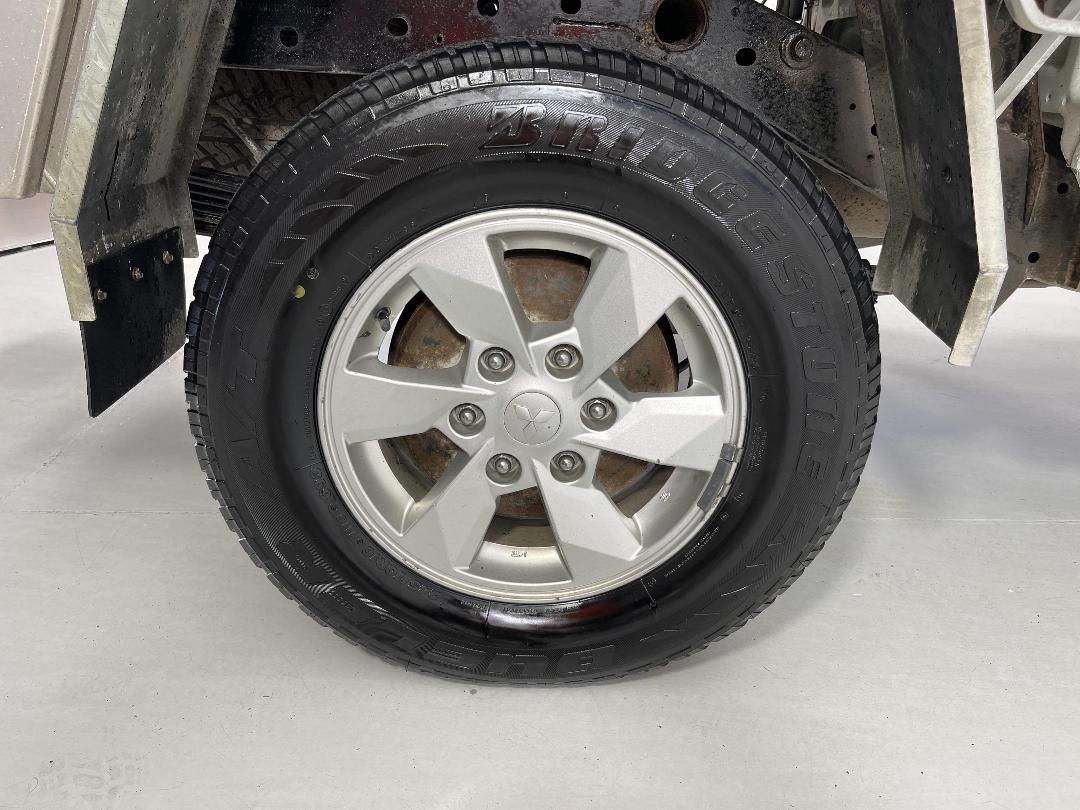 Photo '12' of Mitsubishi Triton