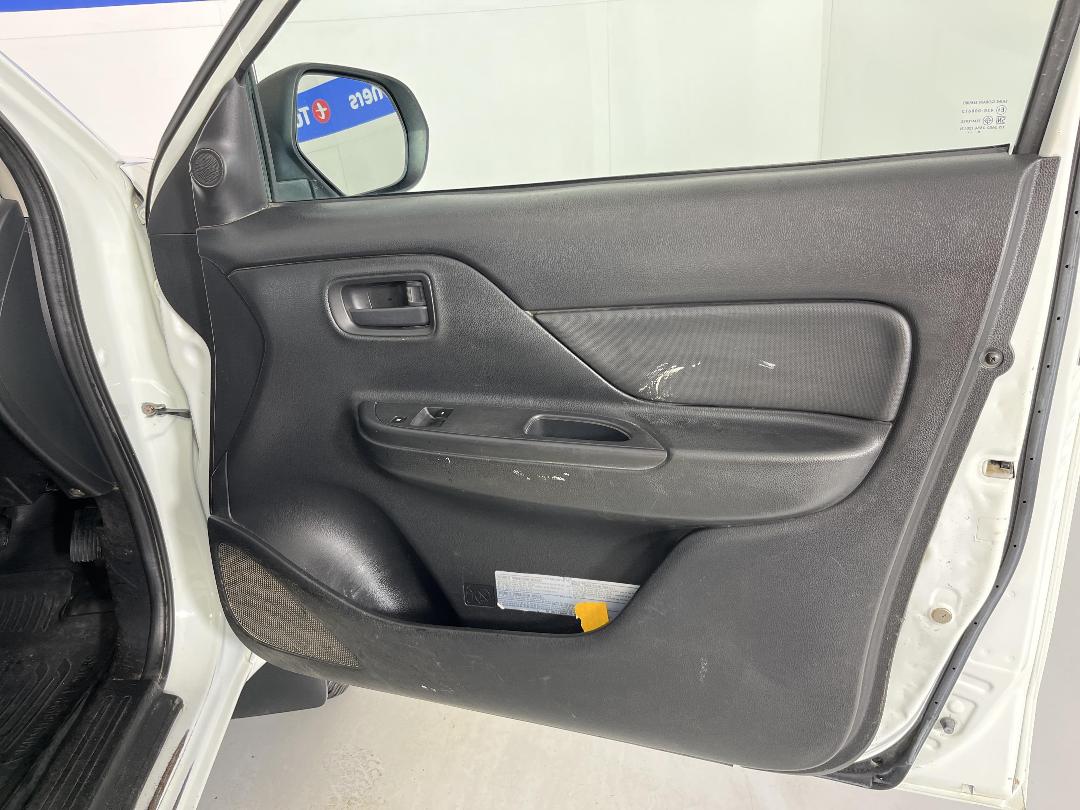 Photo '15' of Mitsubishi Triton