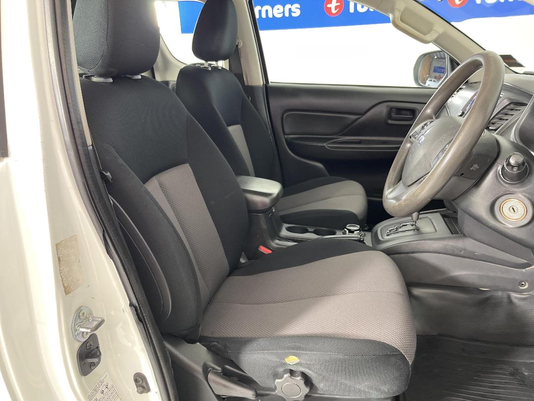 Photo '16' of Mitsubishi Triton