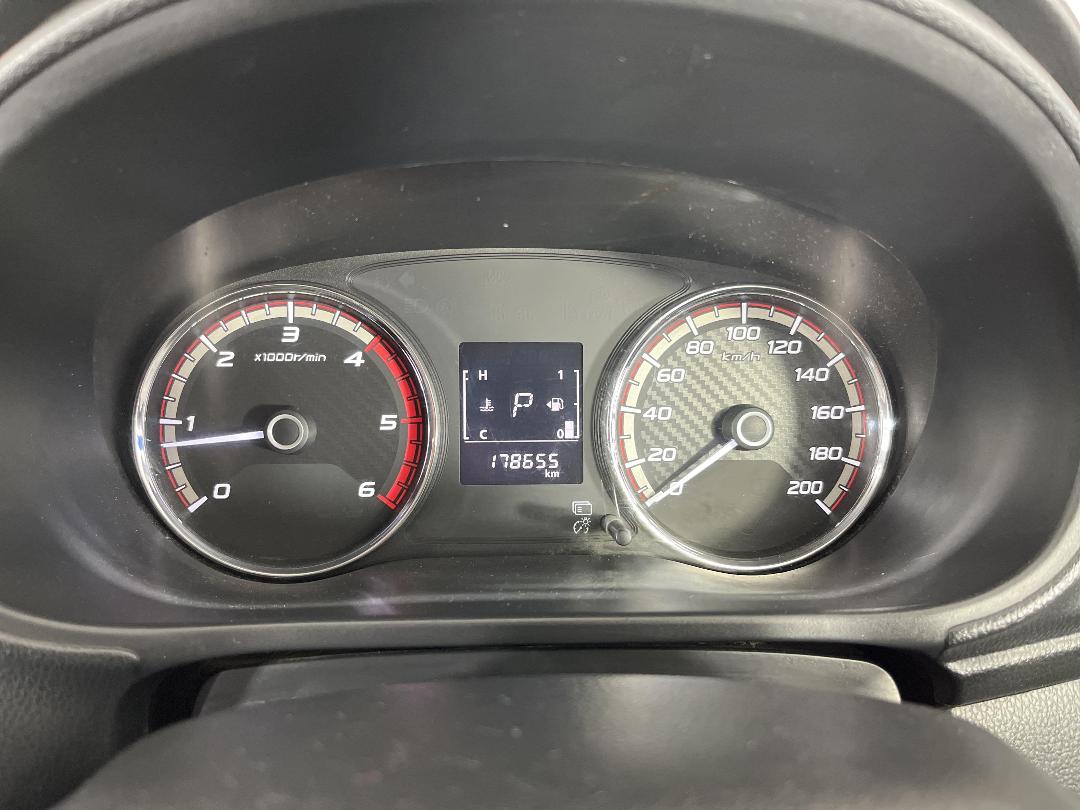 Photo '21' of Mitsubishi Triton