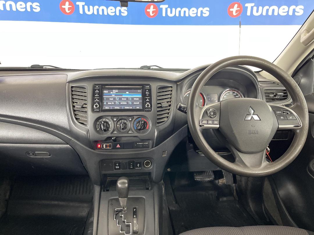 Photo '17' of Mitsubishi Triton