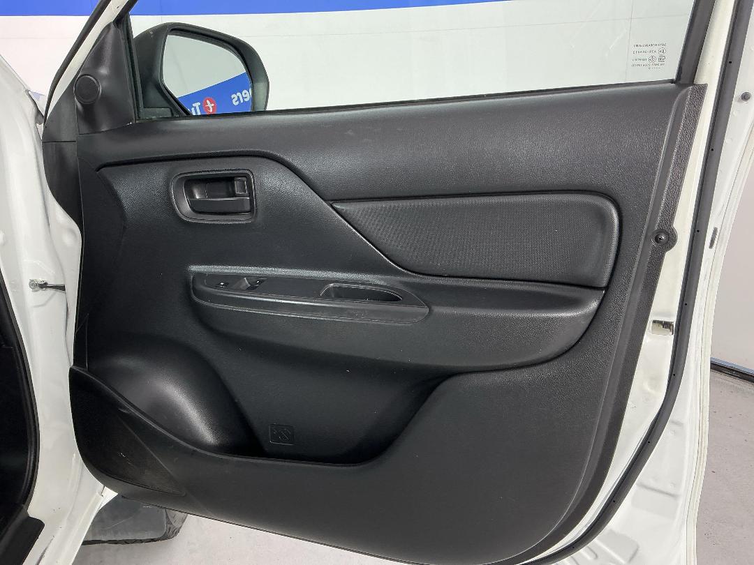 Photo '15' of Mitsubishi Triton